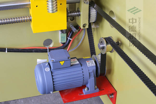 ZDP-4022強(qiáng)扭矩電機(jī)，后退料迅速，鋼絲同步帶精確更靜音.jpg