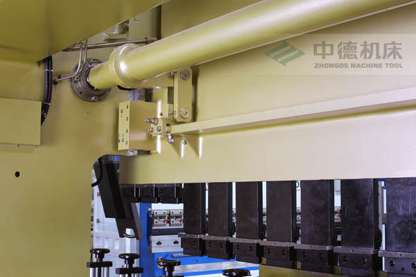 ZDPK-10032配有中德公司最新型扭軸同步裝置，強(qiáng)度高，能調(diào)節(jié)，專(zhuān)利技術(shù)