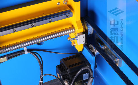 ZDPK-20032X軸配有滾珠絲桿及直線導軌，大功率伺服電機，鋼絲同步帶，能顯著提升X軸定位精度及速度 (2).jpg